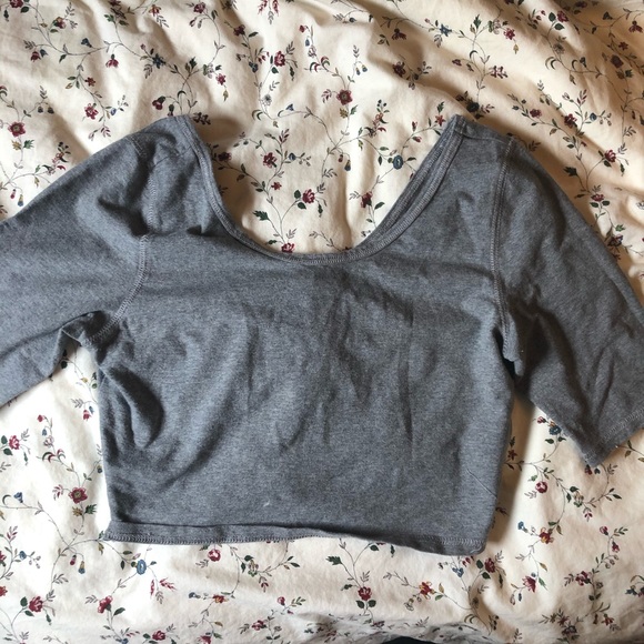 Grey crop top with sleeves - Picture 2 of 2